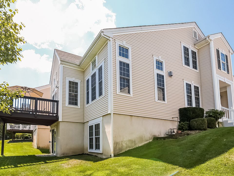 1st image of 8 Meeting House Ln