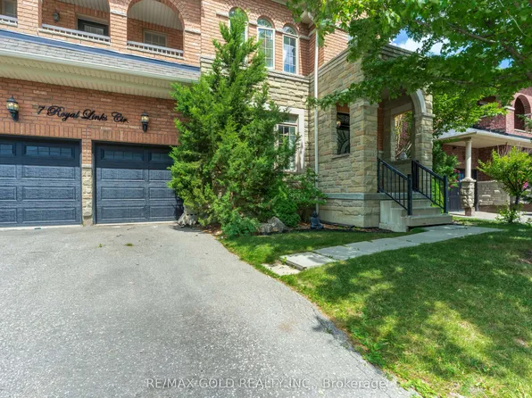 7 Royal Links Cir, Brampton, ON L6P 2W9