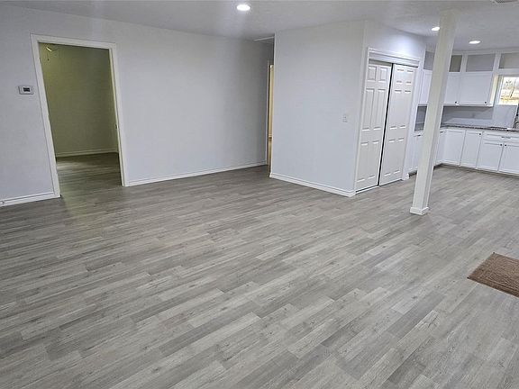 3rd image of 110 Hidden Cir
