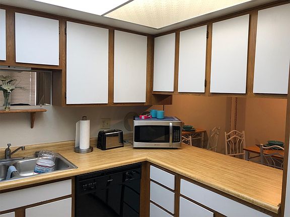 5th image of 837 E Lancaster Cir #1