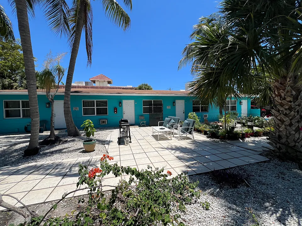 161 SE 5th Ave #3