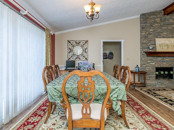 5th image of 3413 Brookhollow Dr