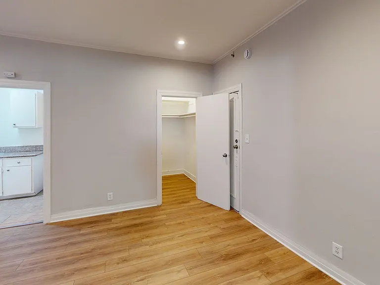 Union Apts...Remodeled Studio..New Laminate Floors...1 MONTH FREE! — Photo 3