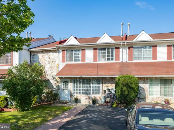 4413 Ernie Davis Cir, Philadelphia, PA 19154