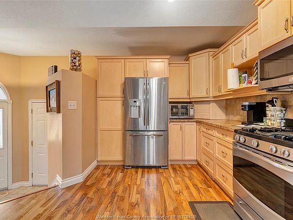 5th image of 58 Queens Hill Cres