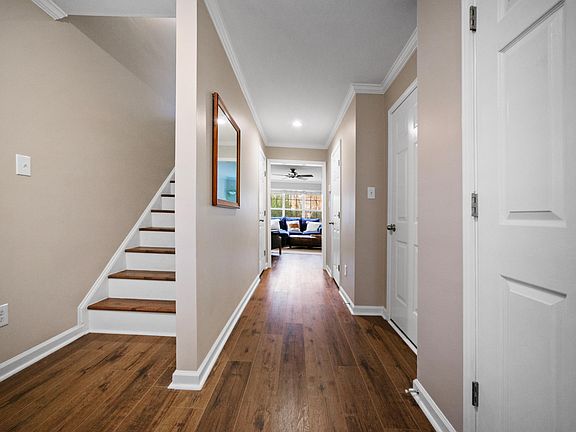 3rd image of 9815 Grettle Ct