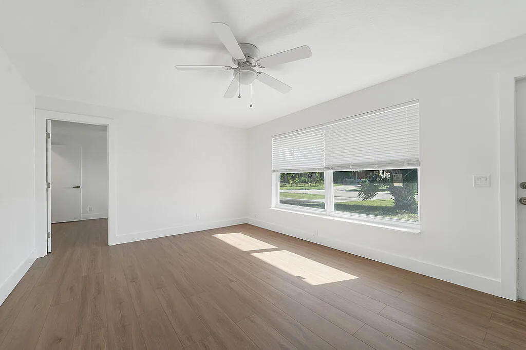 4 bed, 2.0 bath, 1442 sqft, $3,100 — Photo 2
