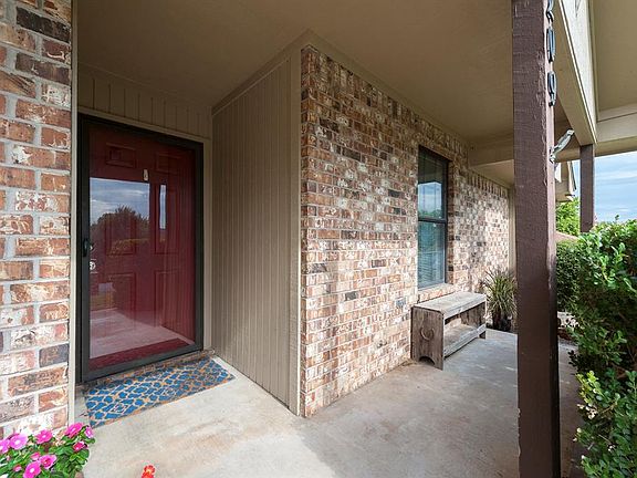 4th image of 209 Guinevere Dr