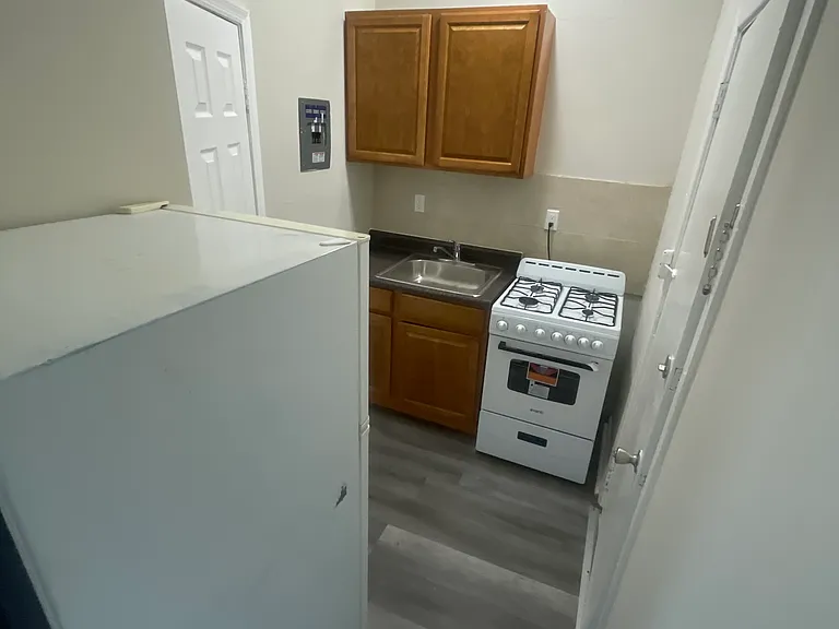 220 Roseville Ave #401A — Photo 3