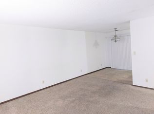 1715 E 24th Ave APT D, Hutchinson, KS 67502