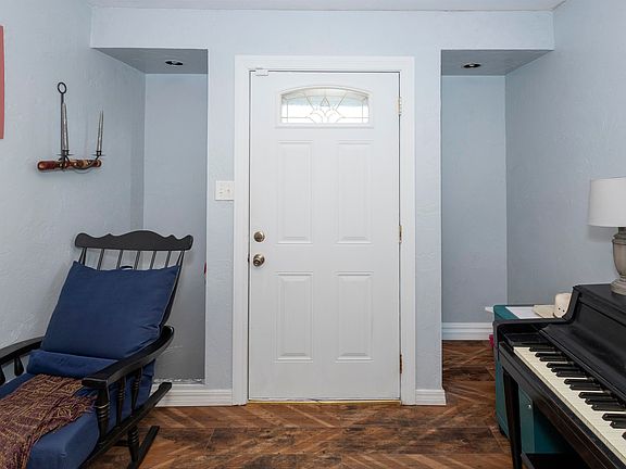 3rd image of 620 Clark Ave