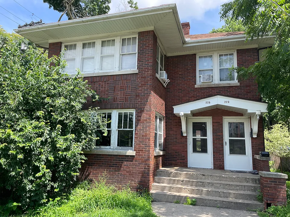 225 Regan St #225