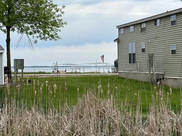 1238 E Lake St, Osakis, MN 56360