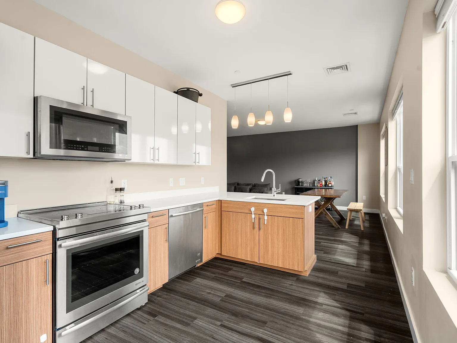 2 bed, 1100 sqft, $3,350 — Photo 4