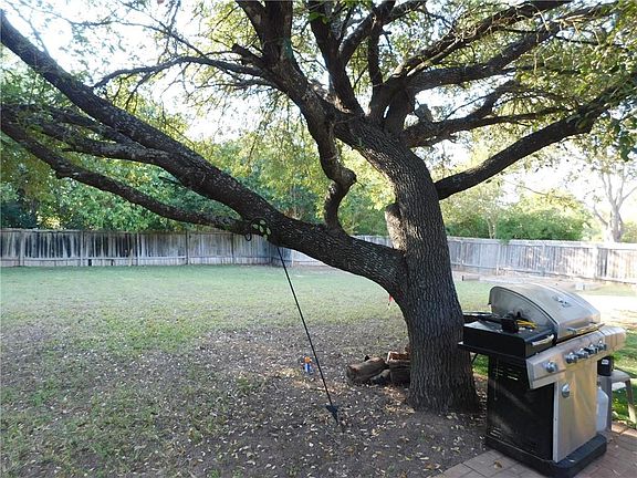 5th image of 804 Meadow Creek Dr