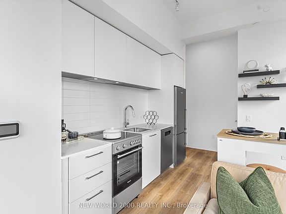 5th image of 101 Roehampton Ave #3412