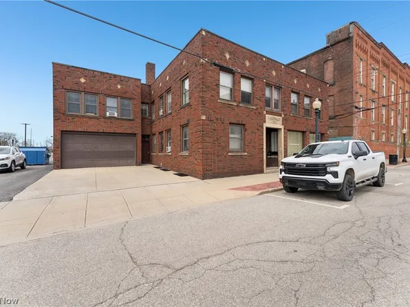 70 4th St NW, Barberton, OH 44203