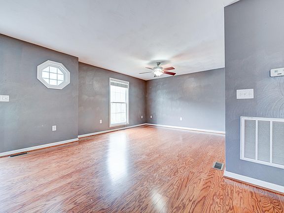3rd image of 421 Mount Vernon Ave