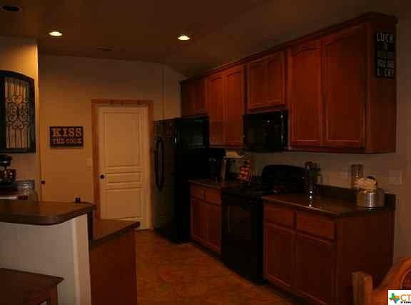 3rd image of 1131 Blazewood Dr