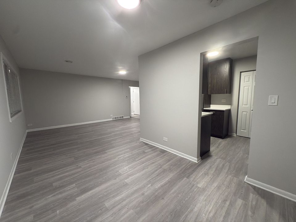 1st image of 1146-49 W Morse Ave #4C