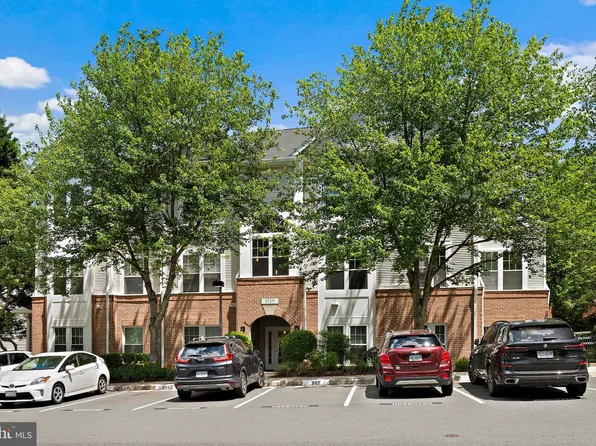 1519 N Point Dr APT 202, Reston, VA 20194