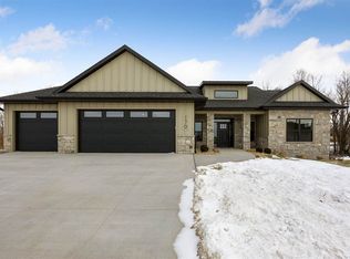 170 Pleasant Hill Dr NW, Swisher, IA 52338