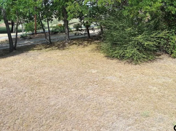301 E Walnut St, Mabank, TX 75147