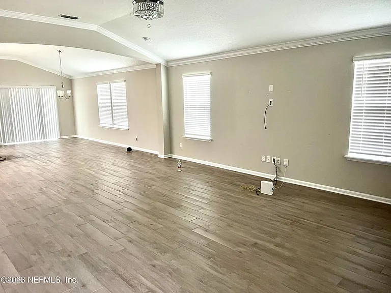574 Northside Dr — Photo 4