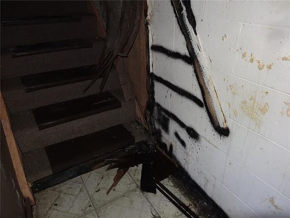 5th image of 4009 Davison Ave