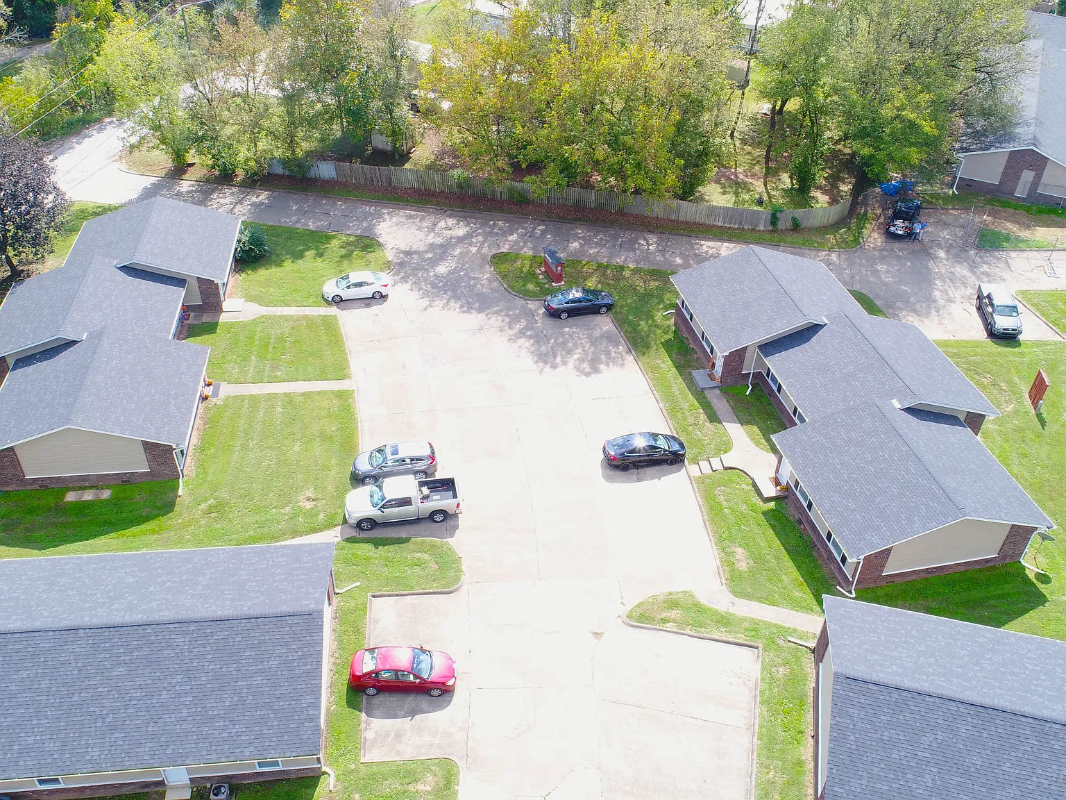 Solon Court — Photo 3