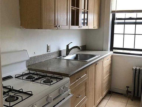 4th image of 162 Grant Ave