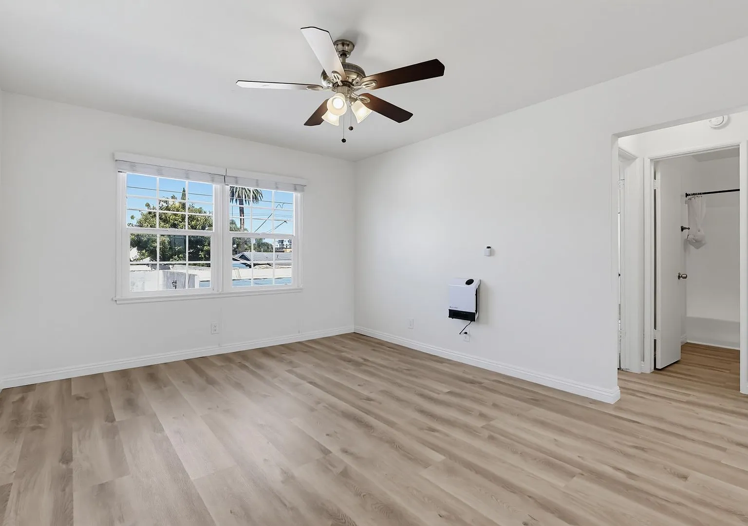 Modern 1BD Apt w/ Stainless Steel Appliances and On-Site Laundry — Photo 4