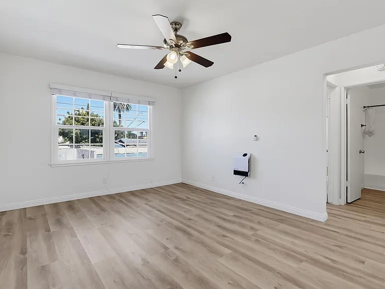 6633 Crenshaw Blvd #8 — Photo 4