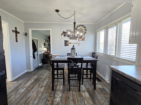 4th image of 207 W REDWOOD DR