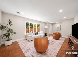 128 Grove St, Mahwah, NJ 07430