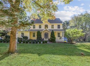 8 Somerset Ln, Old Lyme, CT 06371