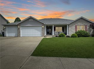 120 Lexington Cir, Mount Zion, IL 62549