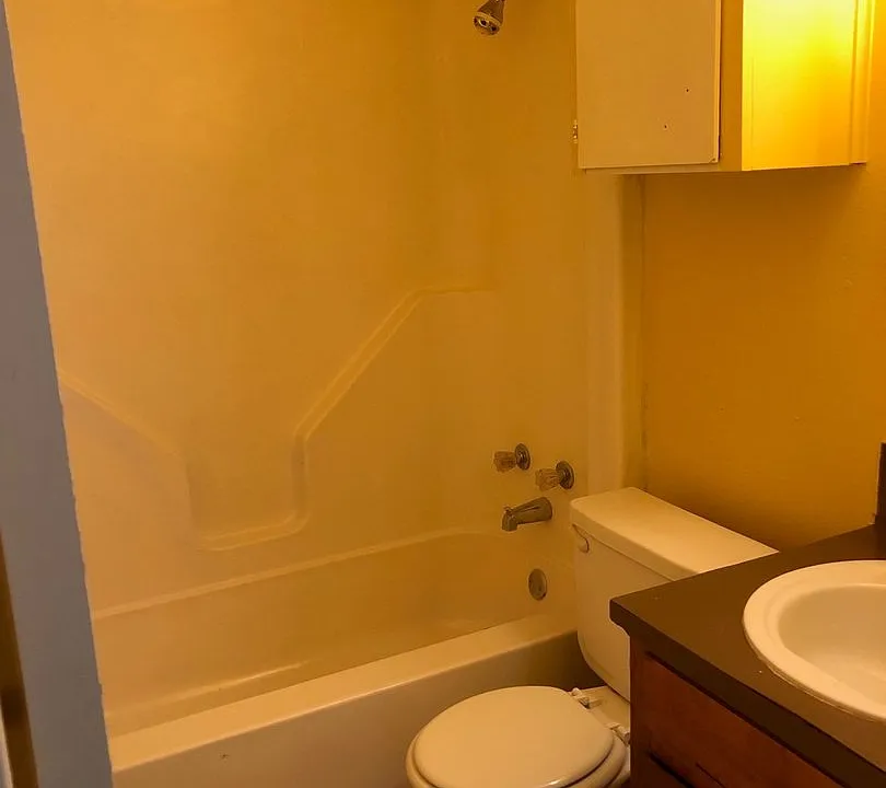 810 W Avenue D #6