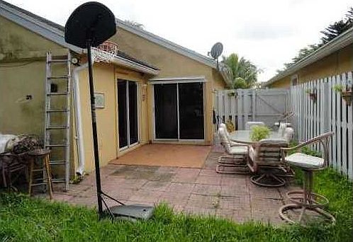 2nd image of 909 SW 7th Ct