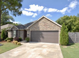 152 E Granada St, Fayetteville, AR 72703