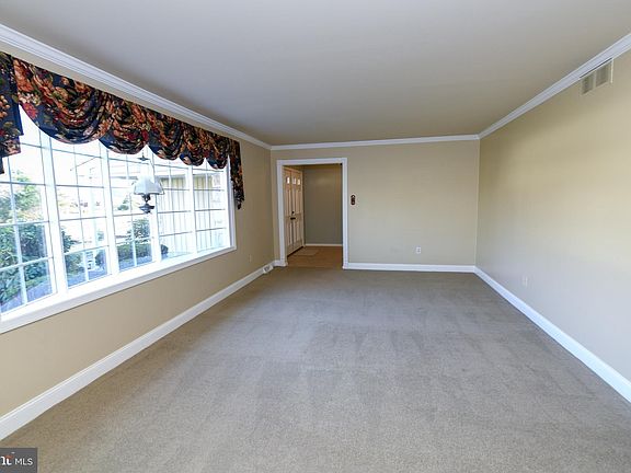4th image of 2 W Georgianna Dr