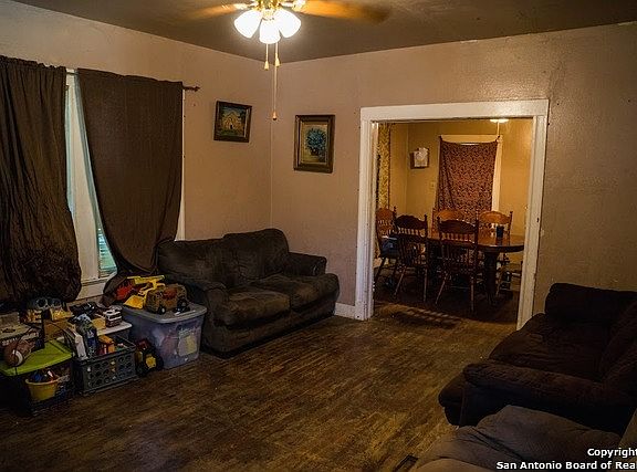 3rd image of 759 E Myrtle St