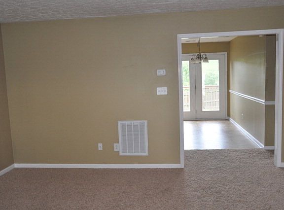 4th image of 224 Hedgewood Ln