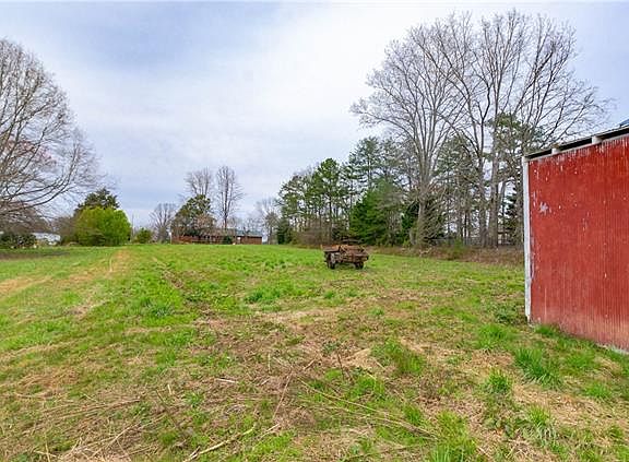 5th image of 5273 Canterbury Dr