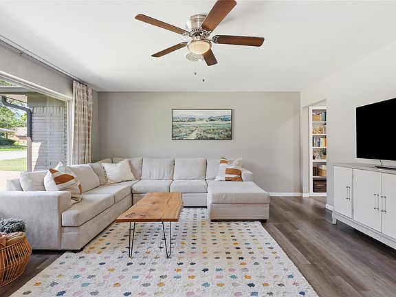 4th image of 5605 Morley Ave