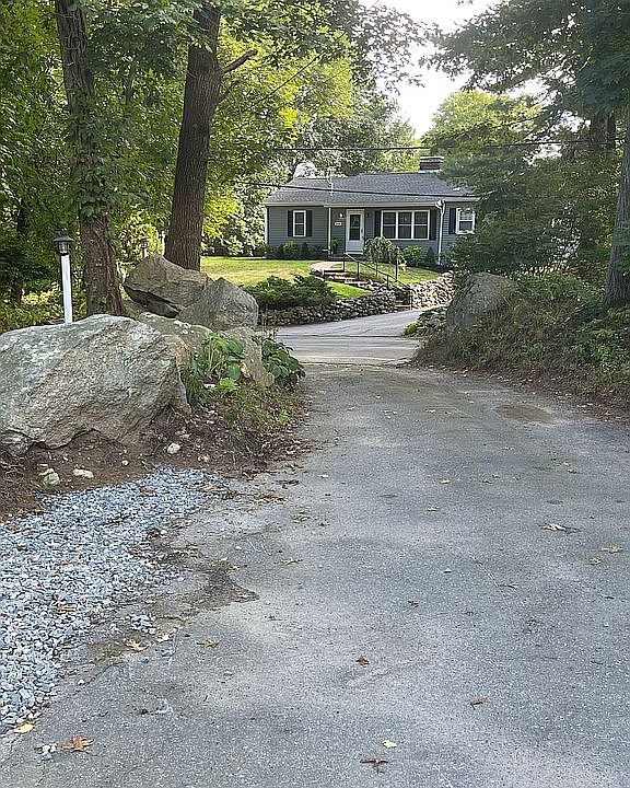2nd image of 287 Hamlin St