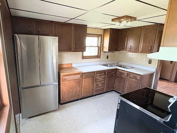 2nd image of 616 2nd St NW