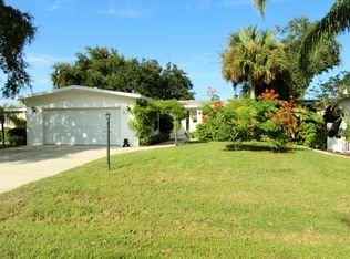 426 Sioux Blvd, Oak Hill, FL 32759