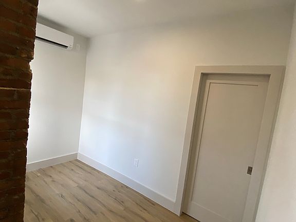 5th image of 558 Main St APT 2A