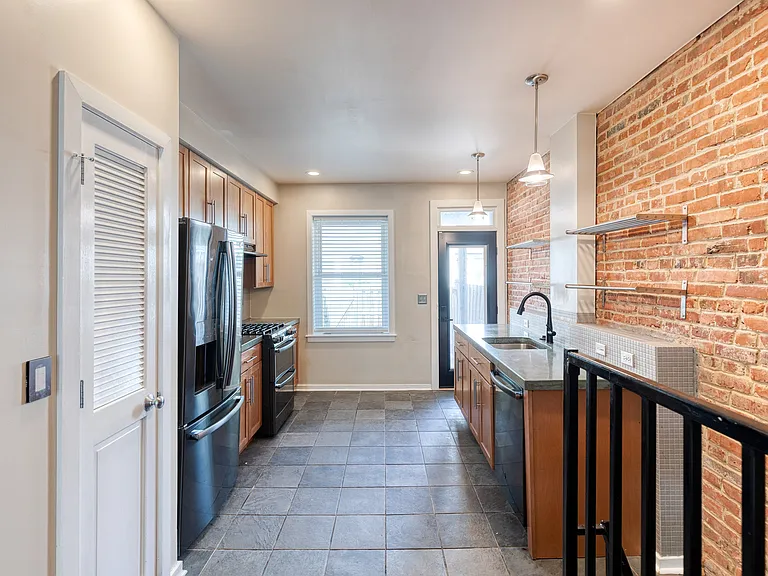 112 N Streeper St — Photo 6